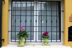 Решетки на окна: преимущества и недостатки